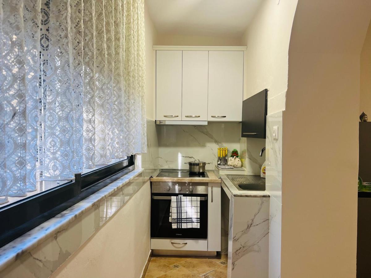 Skerdi'S Apartment - City Center Tirana Exterior photo
